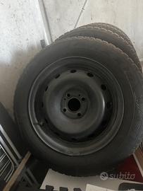 4 Cerchi in ferro con gomme