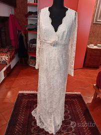 abito da sposa in seta e pizzo chantilly bianco