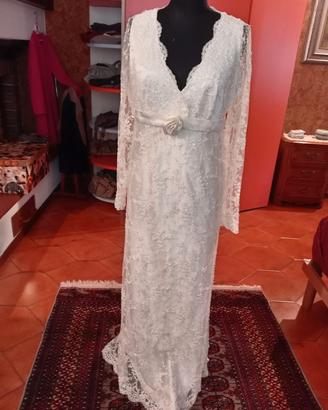 abito da sposa in seta e pizzo chantilly bianco