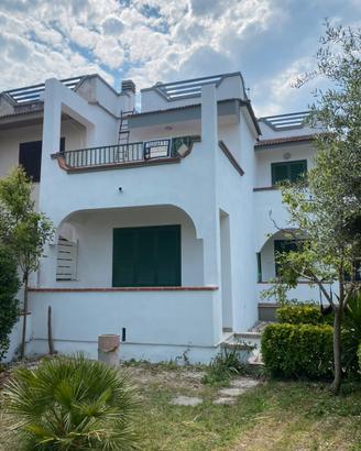 Villa a baia felice