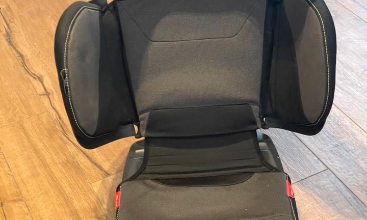 Seggiolino auto 15-36 kg più proteggi sedile