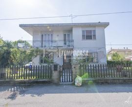 CASA INDIPENDENTE LIBERO SU 4 LATI