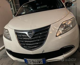 Lancia Ypsilon 0.9 t.air Gold ecochic metano 80cv