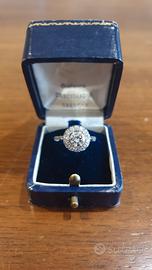 anello in oro bianco con diamanti