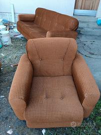  divano 3 posti e 2 poltrone