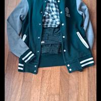 completo felpa college, camicia e pantaloni 