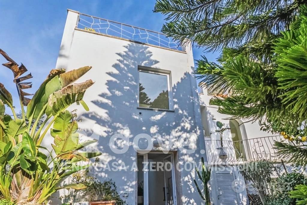Villa di 330 m² con 5 locali e box auto a Foggia