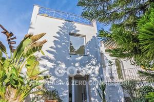 Villa di 330 m² con 5 locali e box auto a Foggia