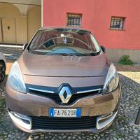Renault  Scénic XMod 1.5 dCi
110CV EDC Limited

