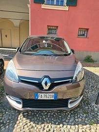 Renault  Scénic XMod 1.5 dCi
110CV EDC Limited
