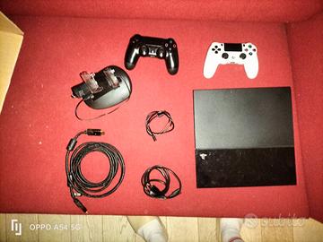 ps4 500 gb usata + 2 joystick e stazione ricarica