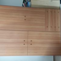 Armadio moderno in legno