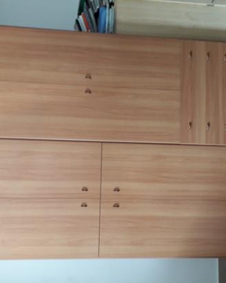Armadio moderno in legno
