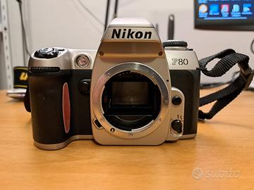 Reflex analogica Nikon F80 corpo