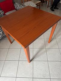 Tavolo con 4 sedie mogano chiaro