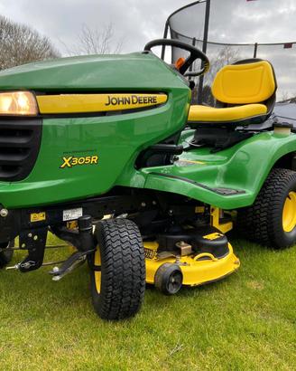 trattorino tagliaerba John Deere 