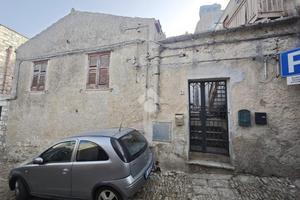 3 LOCALI A ERICE
