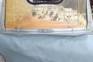 parabrezza d'epoca con oblo'