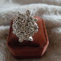Prezioso anello vintage, argento e marcassite.