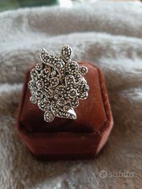 Prezioso anello vintage, argento e marcassite.