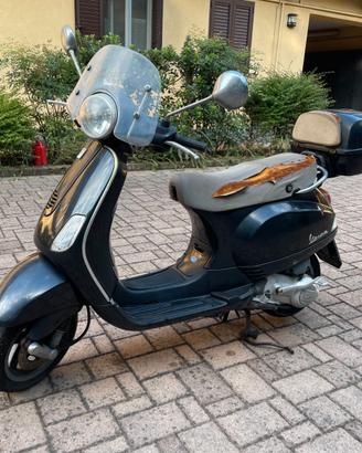 Vespa 150 LX nera