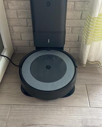 Robot aspirapolvere roomba I3+ e Clean Base