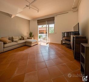 4 LOCALI A SANTA MARINA