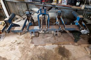 Aratro a 5 vomeri marca TATONE