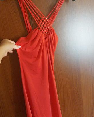 Abito lungo rosso con spalline intrecciate