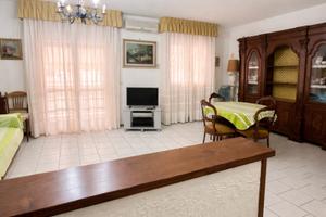 Ampio appartamento con garage e balcone