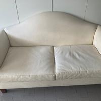 Divanetto in pelle bianca