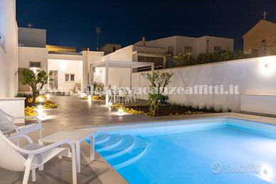 Casa cn piscina 3doppie Racale