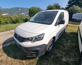 Peugeot partner 1.5 diesel 130 cv 3 posti