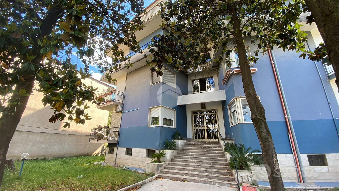 3 LOCALI A NAPOLI
