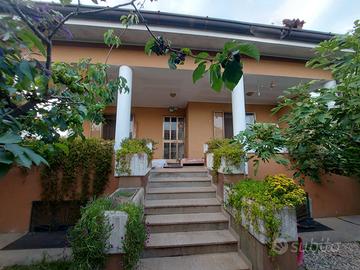 Villa indipendente anni 80 fuori Palmanova