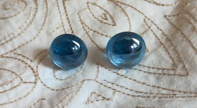 Orecchini in vetro azzurri a bottone