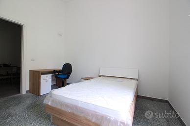 Solo per tre persone viale università