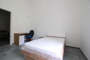 Solo per tre persone viale università