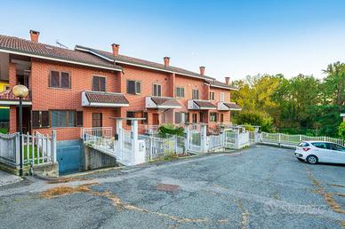 VILLA A SCHIERA A SAN FRANCESCO AL CAMPO