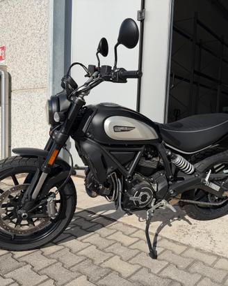 Ducati Scrambler 800 Icon Dark