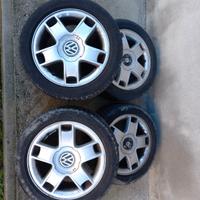 Cerchi in lega 15 pollici con gomme 