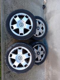 Cerchi in lega 15 pollici con gomme 