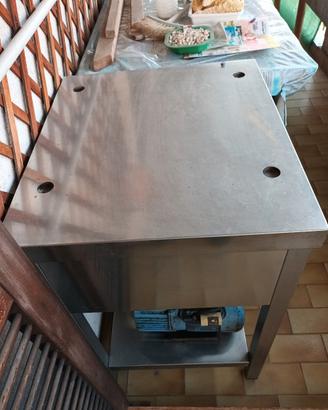 Tavolino in acciaio inox 60x54