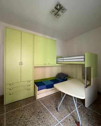 cameretta con letto a scomparsa