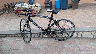 bici da corsa Colnago in carbonio 