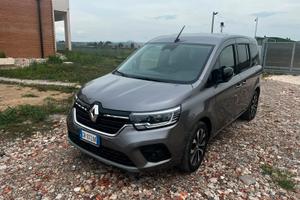Renault Kangoo 2023 come nuovo