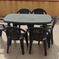 Tavolo e sedie 