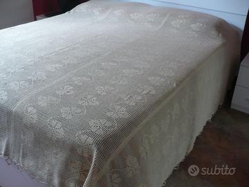 Copriletto matrimoniale all'uncinetto
