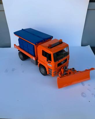 BRUDER 03785 amion spargisale MAN TGS con pala