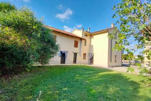 Casa indipendente di 269 m² con più di 5 locali e 